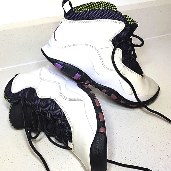 Air Jordans 10 Retro. Unisex. Size 5 Youth. Hard To Find Color Combo - Picture 11 of 16